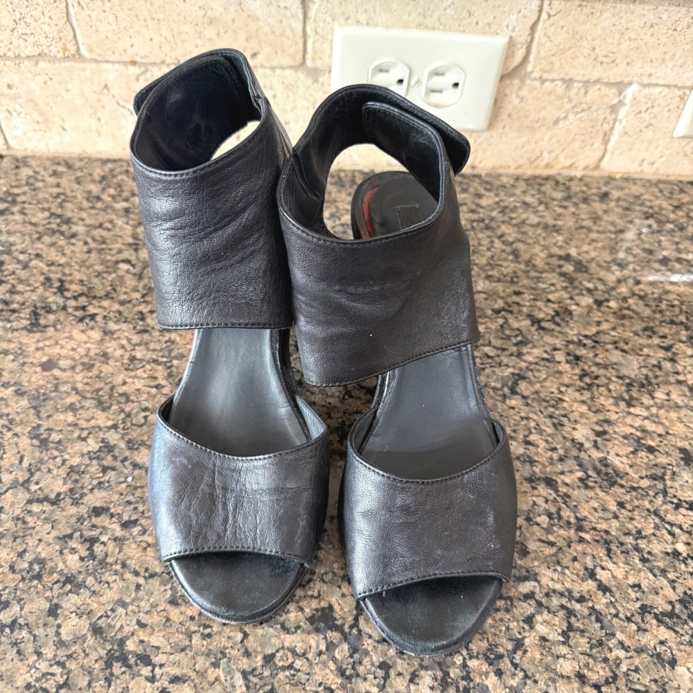 Vero Cuoio Black Italian Leather Block Heel Snap Ankle Wrap Sandals Size 37